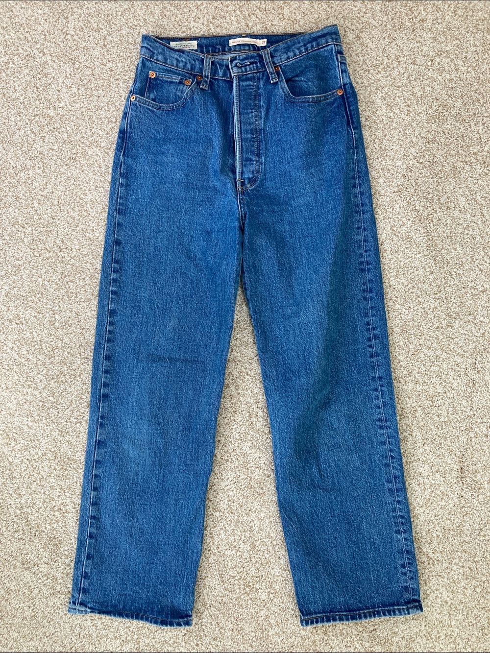 Levi's Ribcage Straight Ankle Jeans in Denim Blue